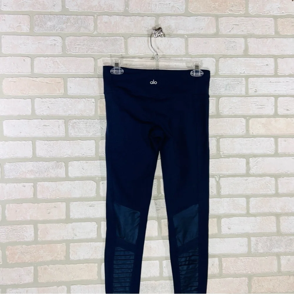 Alo Yoga Moto Leggings in Rich Navy Size S